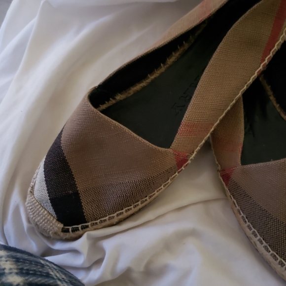 Authentic Burberry Espedrilles - Picture 4 of 5